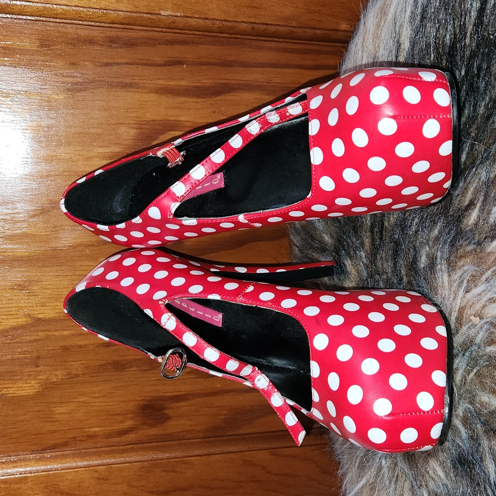 Pleaser Bordello RedWhite Polkadot Platform Heels